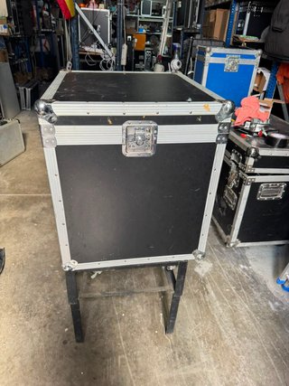 LEER rack de etapas con procesador y mesa mezclas