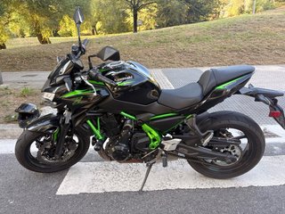 Kawasaki Z650 Negra y Verde