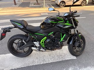 Kawasaki Z650 Negra y Verde