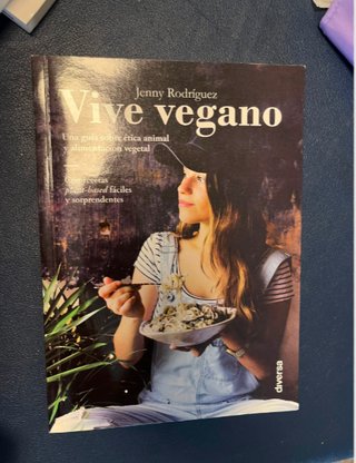Vive vegano Una guía sobre ética animal y alime...