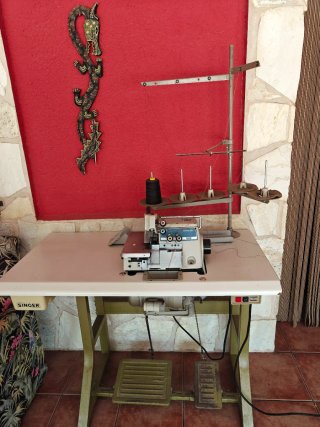 Máquina de coser industrial Singer