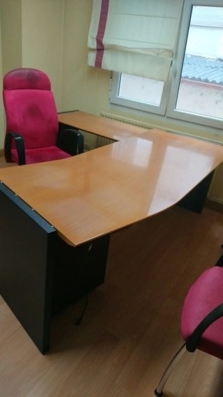 Muebles de oficina completos.