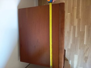 2 mesitas de noche madera resistente. 45€ las dos
