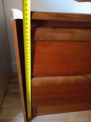 2 mesitas de noche madera resistente. 45€ las dos