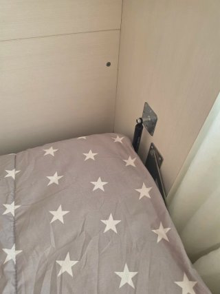 Cama Abatible Gris y Blanca con escritorio