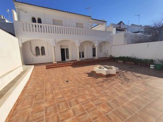 Casa adosada en venta en El Valle en Lucena