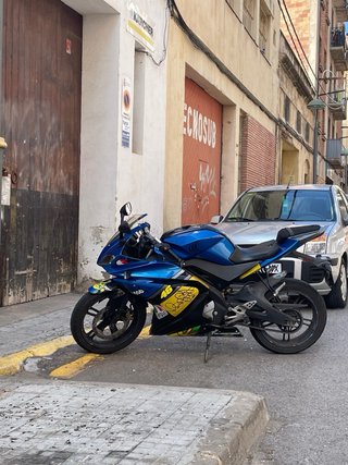 Yamaha yzf 125 de 2008   30000km itv recien pasada