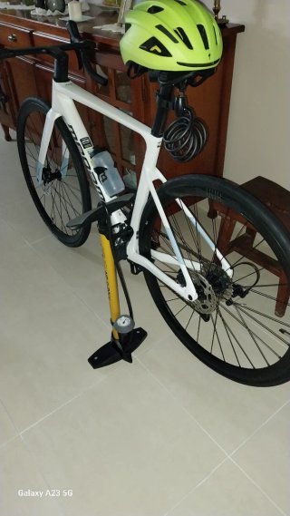 Bicicleta Megamo Carbono Carretera casco +inflador