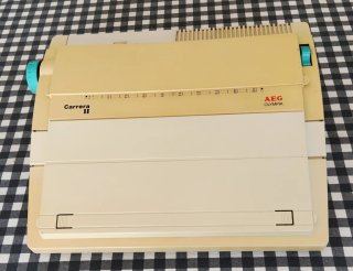Máquina de escribir AEG Olympia Carrera II