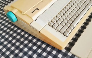 Máquina de escribir AEG Olympia Carrera II