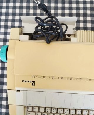 Máquina de escribir AEG Olympia Carrera II