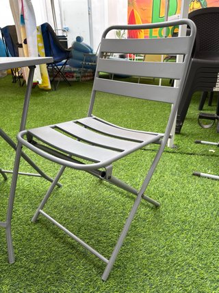 Conjunto terraza mesa y 2 sillas plegables