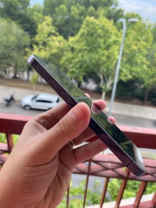 iPhone 14 pro morado
