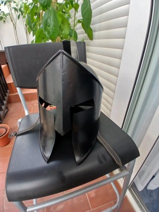 Casco Medieval de acero en perfecto estado.