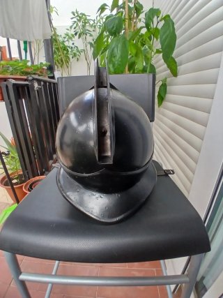 Casco Medieval de acero en perfecto estado.