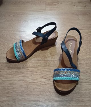 Sandalias cuña azul y plateadas