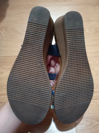 Sandalias cuña azul y plateadas
