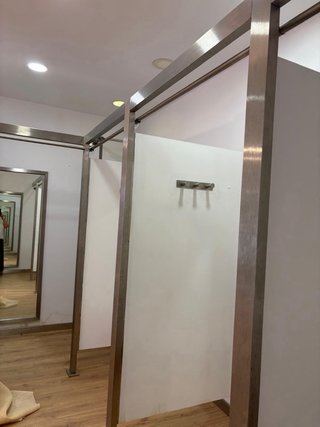 Mobiliario de tienda de ropa