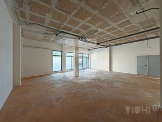 Local comercial en alquiler en Casagemes - Canyadó en Badalona