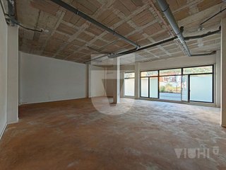 Local comercial en alquiler en Casagemes - Canyadó en Badalona