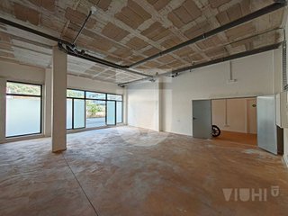 Local comercial en alquiler en Casagemes - Canyadó en Badalona