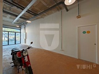 Local comercial en alquiler en Casagemes - Canyadó en Badalona