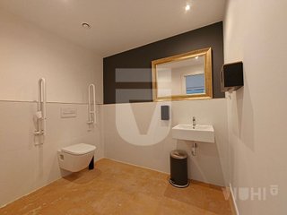 Local comercial en alquiler en Casagemes - Canyadó en Badalona