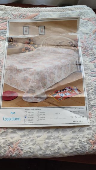 Colchas de cama.,Una a 10 y las 2 a15€