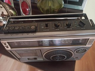 Dos Radios Casetes Toshiba y SANYO.