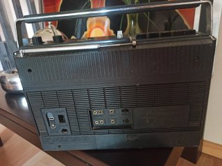 Dos Radios Casetes Toshiba y SANYO.