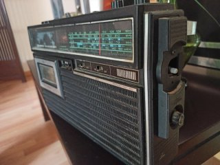 Dos Radios Casetes Toshiba y SANYO.