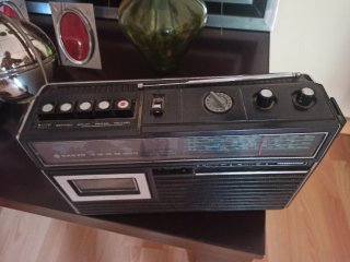 Dos Radios Casetes Toshiba y SANYO.