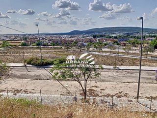 Terreno en venta en Poleares en Lucena