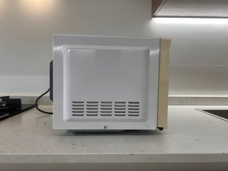 Microones Panasonic NN-J151WM amb grill 20L