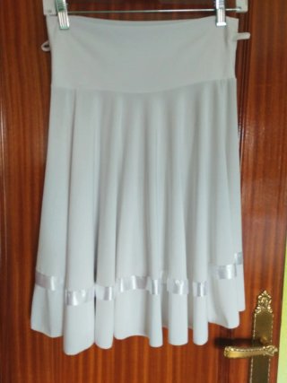 Falda blanca de verano