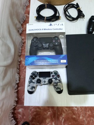 PS4 Slim 500GB + 3 Controller