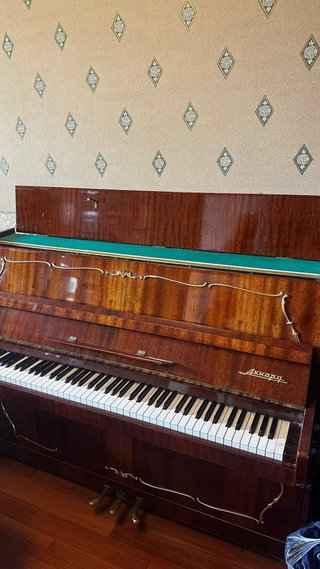Piano Soviético Años 70 modelo: Аккорд