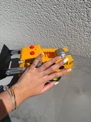 Coche excavadora amarillo de juguete