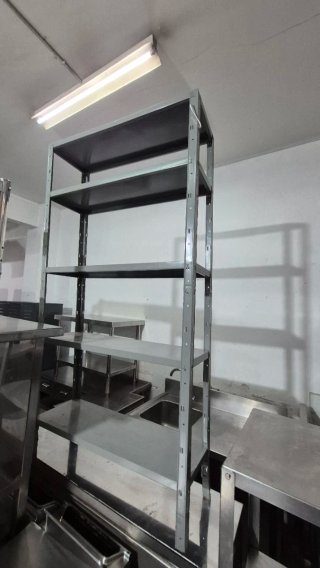 Estantería metálica gris