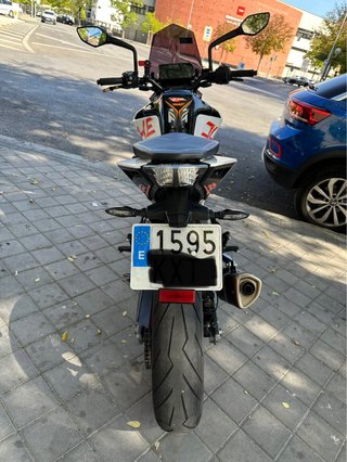 KTM Duke 390 Negra y Blanca