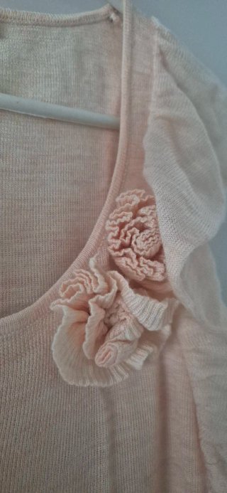 Top Mango Basics rosa empolvado con volantes