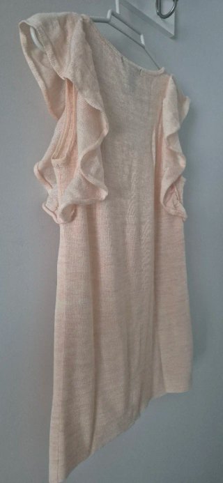Top Mango Basics rosa empolvado con volantes