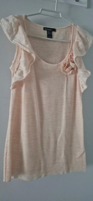 Top Mango Basics rosa empolvado con volantes