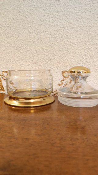 Tarro vintage de cristal,con detalles en oro