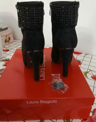 Stivaletto nero n° 37 (Laura Biagiotti)