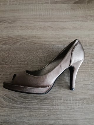 Tacones Arián Gold Talla 39 Color Topo