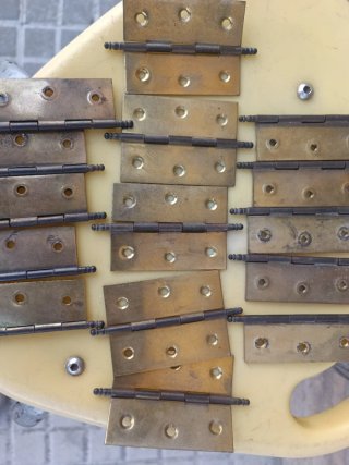 Bisagras de metal para puertas