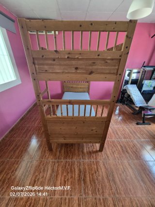 Litera de madera con 2 colchones