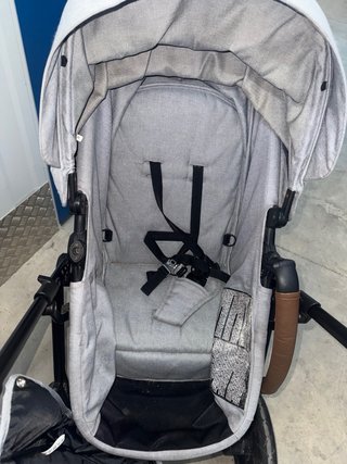 Carro de bebé gris