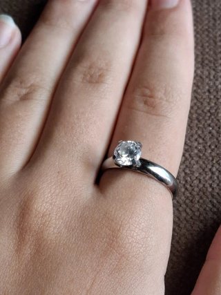 Anillo de plata solitario